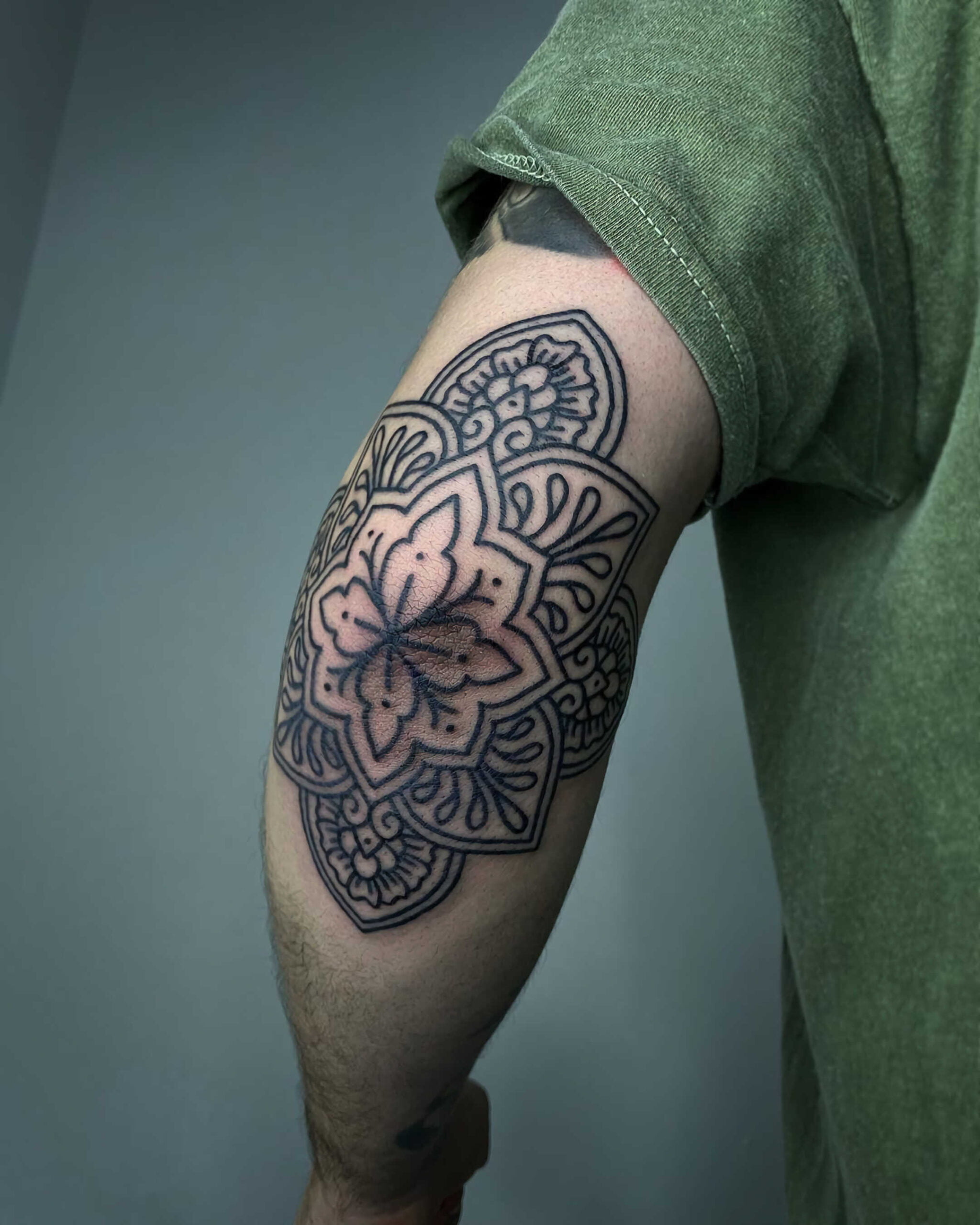 Татуировки на локте: История, Символика, Распространенность
